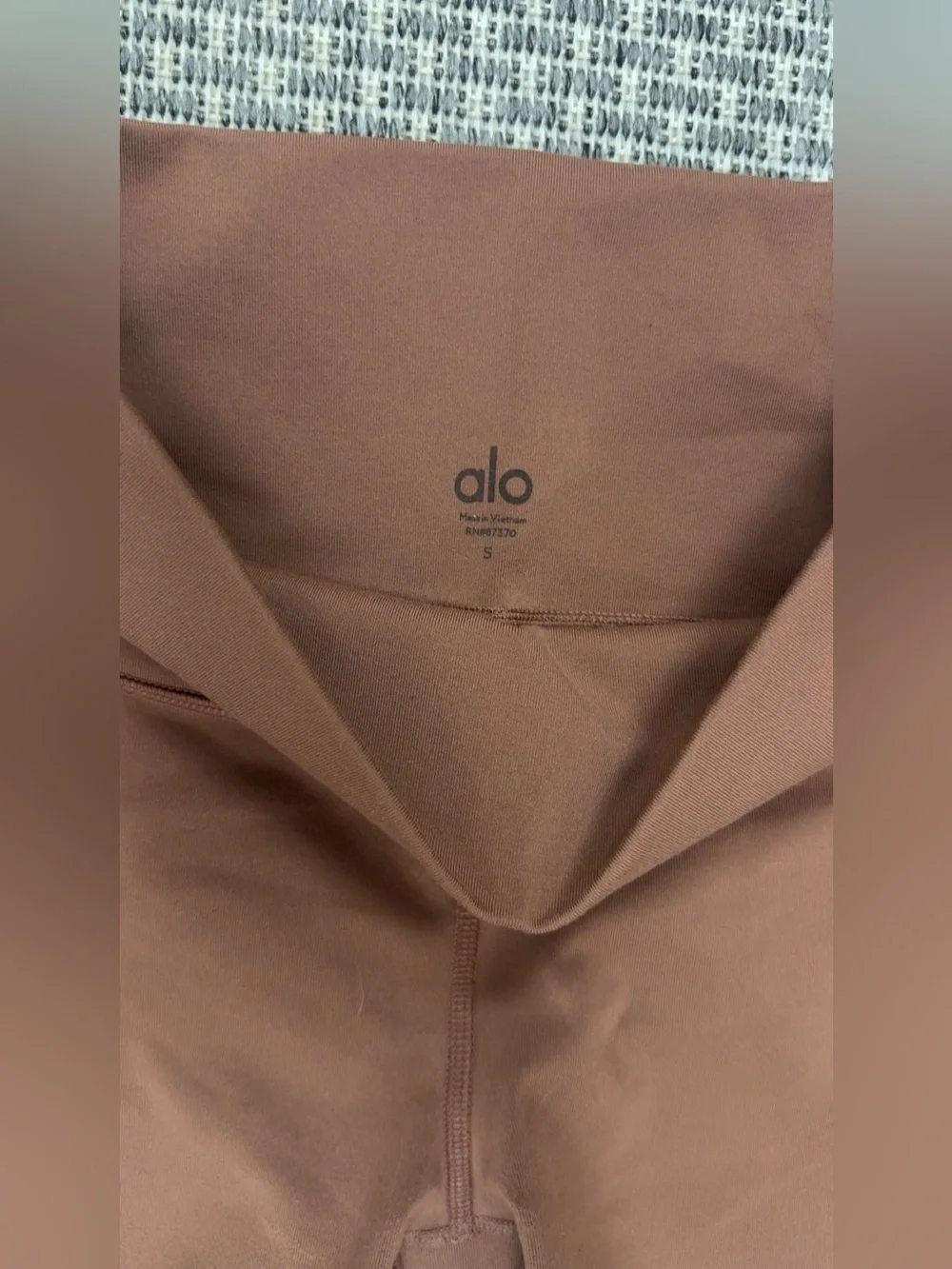 Alo Yoga Airbrush High-Waist 5” Biker Short in Chestnut